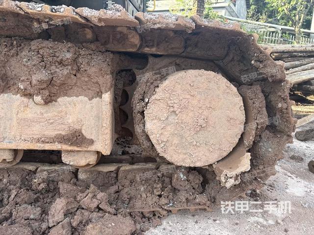 右侧履带整体(行走机构) 右侧履带整体(行走机构)
