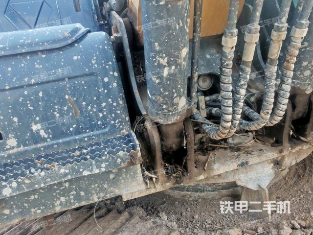 鏟斗右后整體(工作和回轉(zhuǎn)裝置) 鏟斗右后整體(工作和回轉(zhuǎn)裝置)