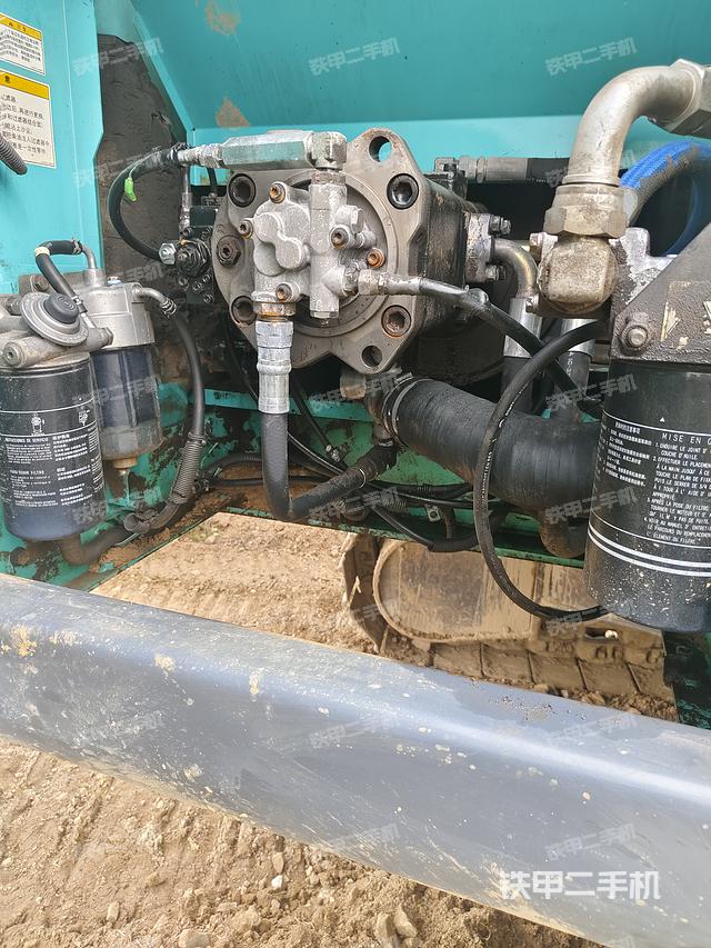 液壓泵艙室正面整體(整機(jī)外觀) 液壓泵艙室正面整體(整機(jī)外觀)