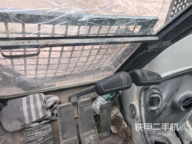 座椅左侧控制台/音响/含左手柄（驾驶室部分）