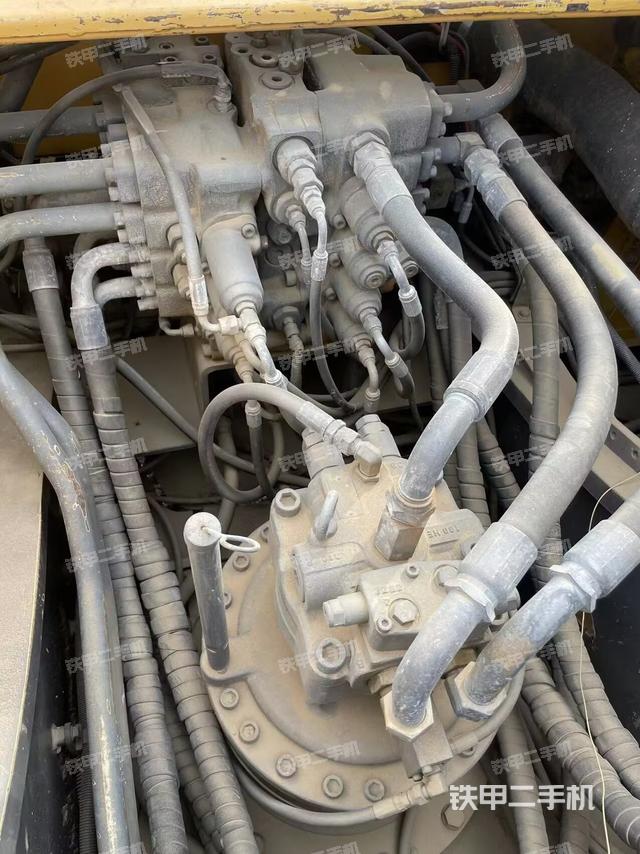 回轉(zhuǎn)馬達和主控閥（整機外觀）