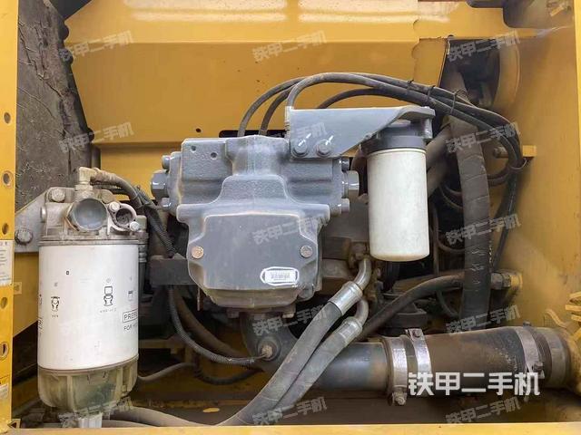 液壓泵艙室正面整體(整機(jī)外觀) 液壓泵艙室正面整體(整機(jī)外觀)