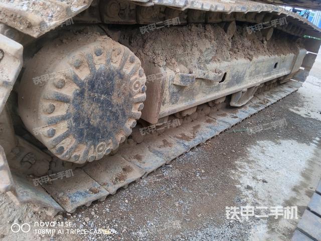 單側(cè)履帶整體(整機(jī)外觀) 單側(cè)履帶整體(整機(jī)外觀)