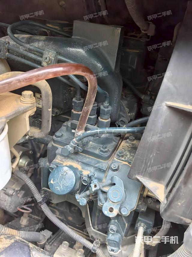 液壓泵艙室正面整體（整機(jī)外觀）