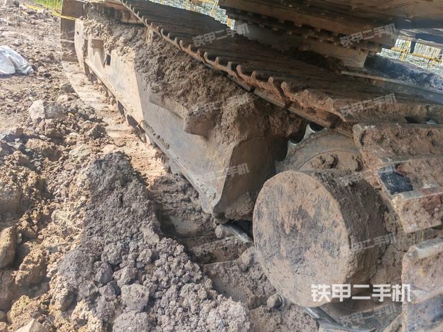 右側(cè)履帶整體(行走機(jī)構(gòu)) 右側(cè)履帶整體(行走機(jī)構(gòu))