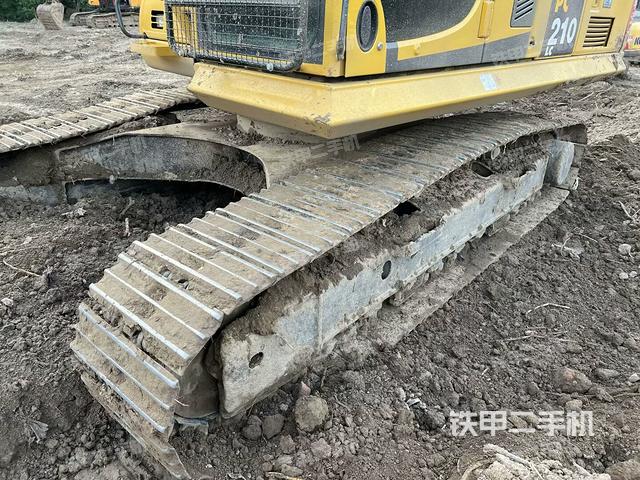 單側(cè)履帶整體(整機外觀) 單側(cè)履帶整體(整機外觀)