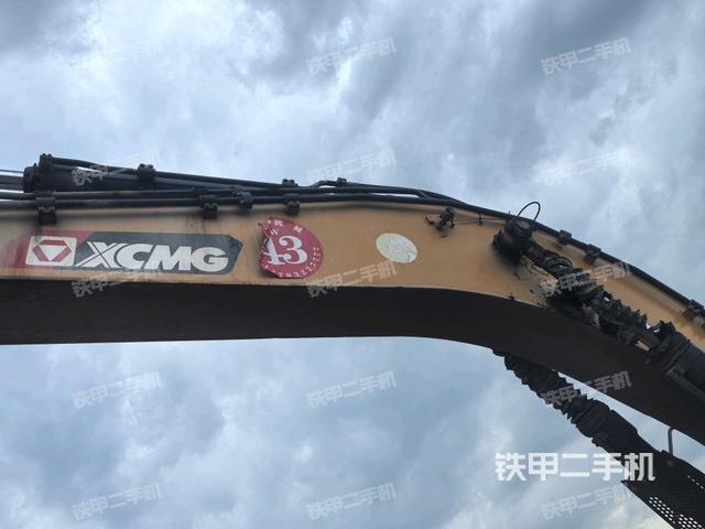 大臂油缸整体 竖拍（工作和回转装置）