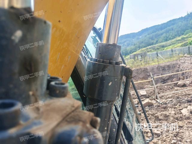 轉(zhuǎn)盤和下車架正前(工作和回轉(zhuǎn)裝置) 轉(zhuǎn)盤和下車架正前(工作和回轉(zhuǎn)裝置)