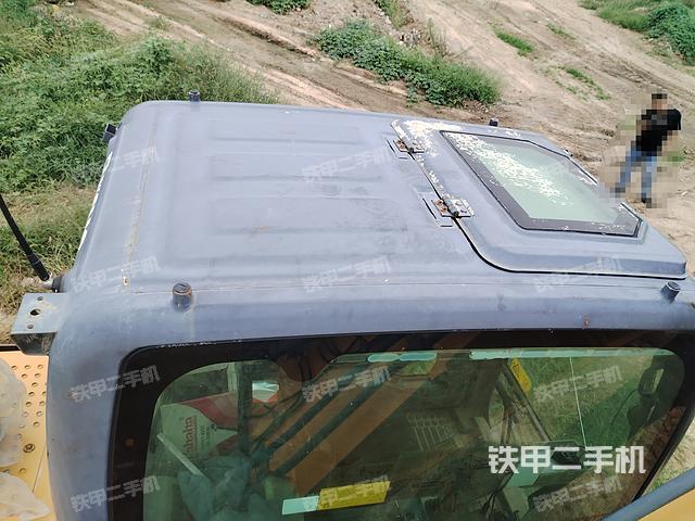 駕駛室頂部(整機外觀) 駕駛室頂部(整機外觀)