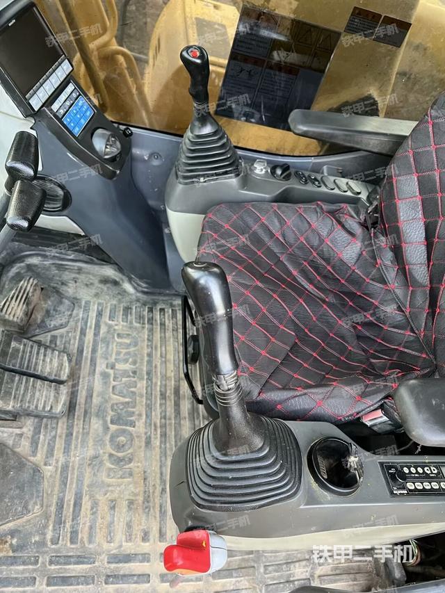 駕駛室整體(整機外觀) 駕駛室整體(整機外觀)