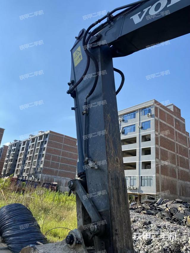 小臂整體左后(工作和回轉(zhuǎn)裝置) 小臂整體左后(工作和回轉(zhuǎn)裝置)