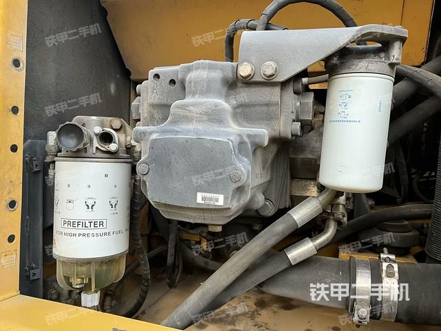 液壓泵艙室正面整體(整機外觀) 液壓泵艙室正面整體(整機外觀)