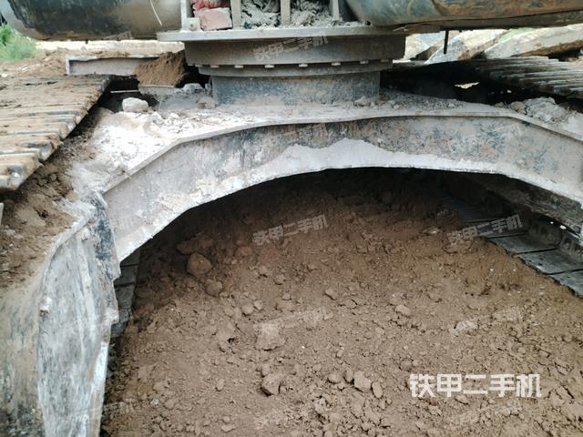 轉盤和下車架正前(工作和回轉裝置) 轉盤和下車架正前(工作和回轉裝置)