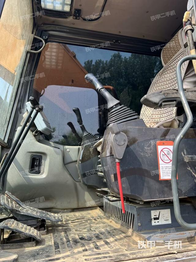 駕駛室整體（整機(jī)外觀）