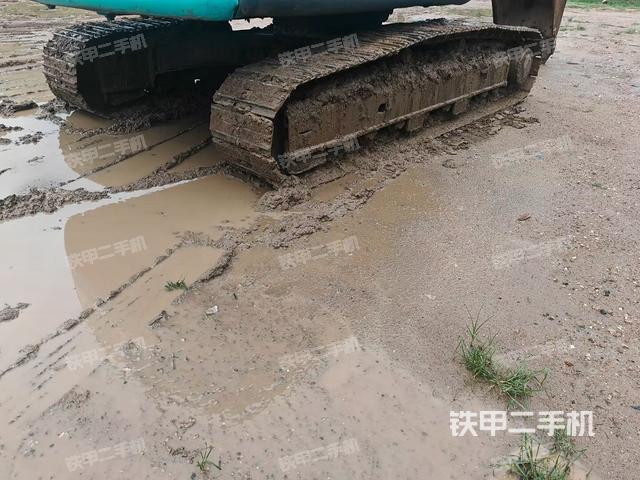 單側(cè)履帶整體(整機(jī)外觀) 單側(cè)履帶整體(整機(jī)外觀)
