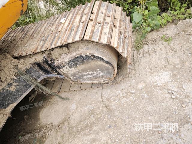 右側(cè)履帶整體(行走機(jī)構(gòu)) 右側(cè)履帶整體(行走機(jī)構(gòu))