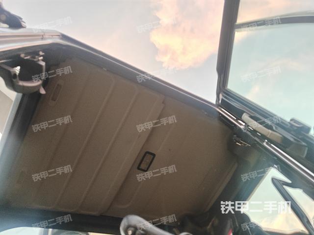 駕駛室整體(整機(jī)外觀) 駕駛室整體(整機(jī)外觀)