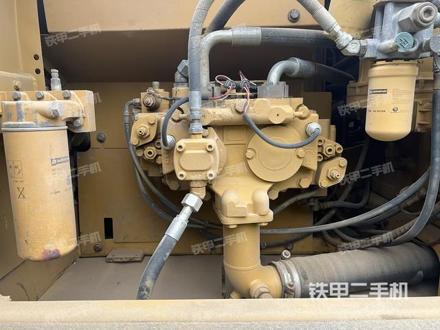 液壓泵艙室正面整體(整機(jī)外觀) 液壓泵艙室正面整體(整機(jī)外觀)