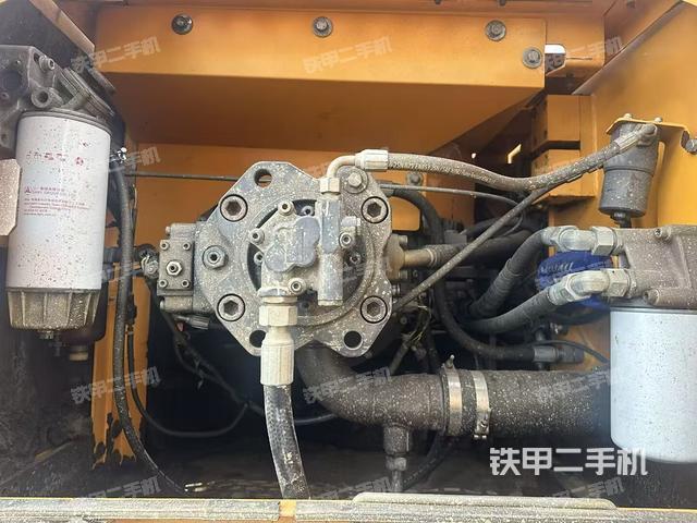 液壓泵艙室正面整體（整機(jī)外觀）