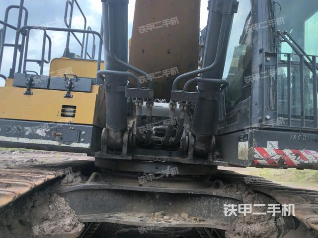 大臂根部?斜視(工作和回轉(zhuǎn)裝置) 大臂根部?斜視(工作和回轉(zhuǎn)裝置)