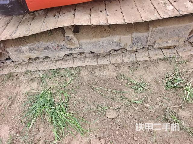 單側(cè)履帶整體(整機(jī)外觀) 單側(cè)履帶整體(整機(jī)外觀)
