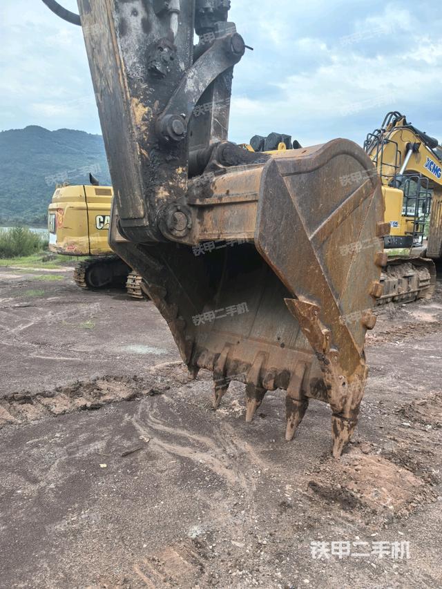 小臂整体左后（工作和回转装置）