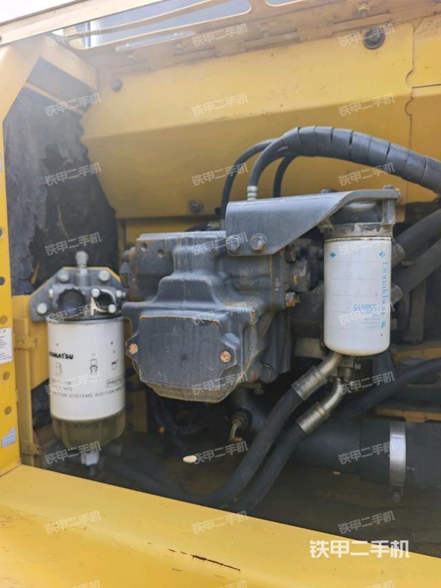 液壓泵艙室正面整體(整機(jī)外觀) 液壓泵艙室正面整體(整機(jī)外觀)