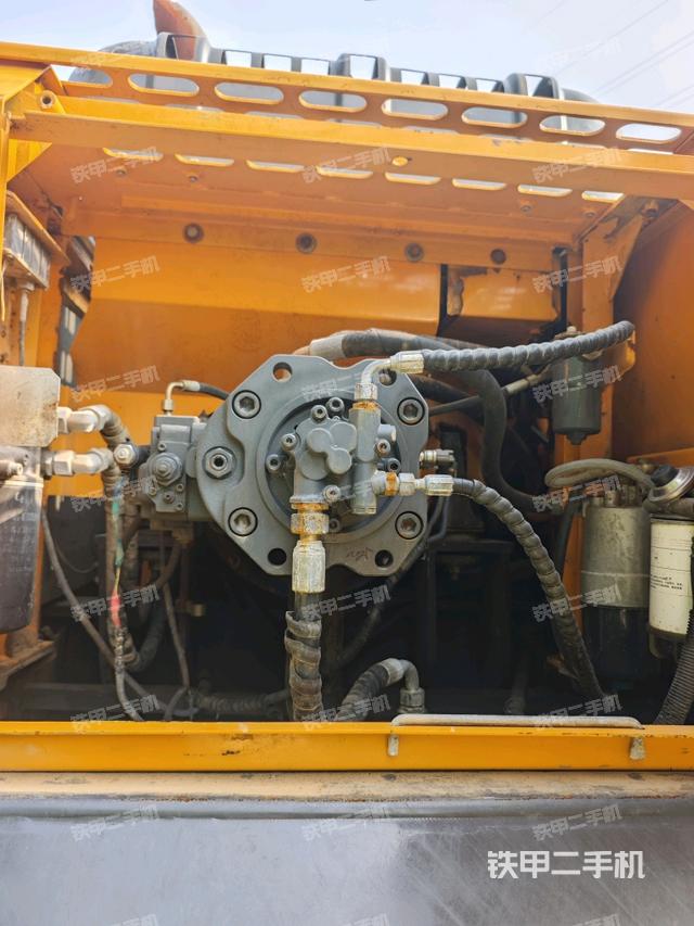 液壓泵艙室正面整體（整機(jī)外觀）