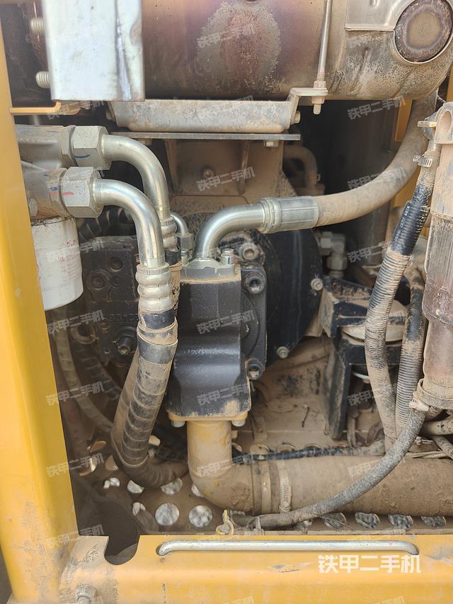 液壓泵艙室正面整體（整機(jī)外觀）