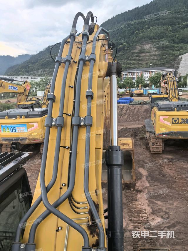 大臂背部俯视（工作和回转装置）