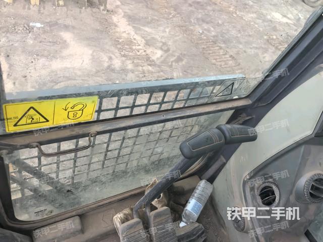 座椅左侧控制台/音响/含左手柄（驾驶室部分）