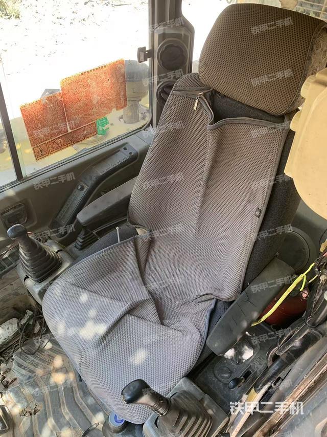 驾驶室整体(整机外观) 驾驶室整体(整机外观)