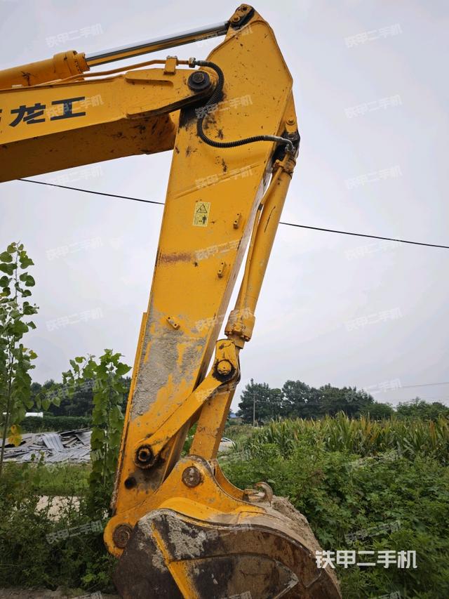 小臂整體左后(工作和回轉(zhuǎn)裝置) 小臂整體左后(工作和回轉(zhuǎn)裝置)