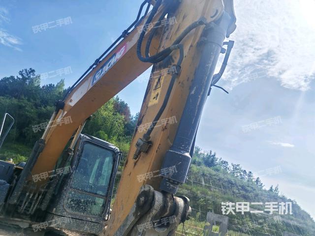 小臂整體左后(工作和回轉(zhuǎn)裝置) 小臂整體左后(工作和回轉(zhuǎn)裝置)