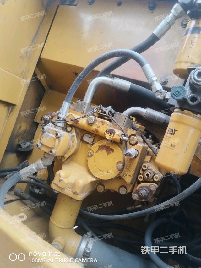 液壓泵艙室正面整體(整機(jī)外觀) 液壓泵艙室正面整體(整機(jī)外觀)