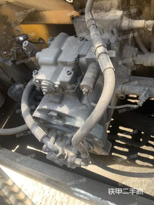 液壓泵艙室正面整體(整機(jī)外觀) 液壓泵艙室正面整體(整機(jī)外觀)