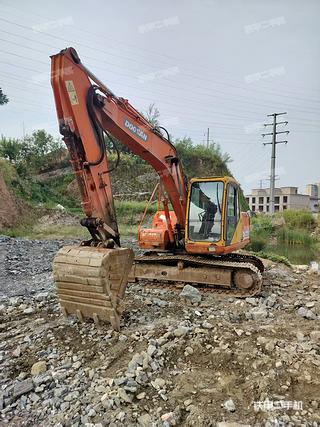 斗山DH150LC-7挖掘机实拍图片