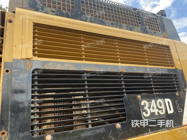 散熱器正面(大件艙室) 散熱器正面(大件艙室)