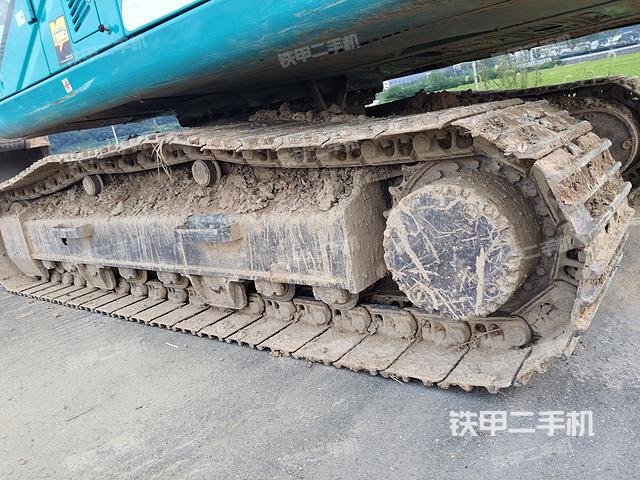 單側(cè)履帶整體(整機(jī)外觀) 單側(cè)履帶整體(整機(jī)外觀)
