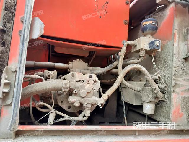 液压泵舱室正面整体(整机外观) 液压泵舱室正面整体(整机外观)