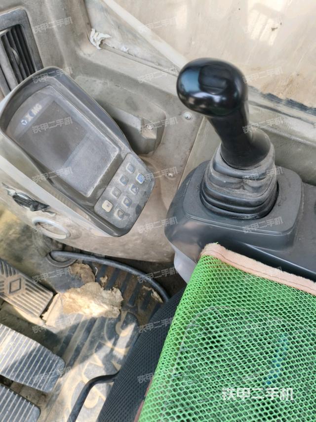 駕駛室整體(整機(jī)外觀) 駕駛室整體(整機(jī)外觀)