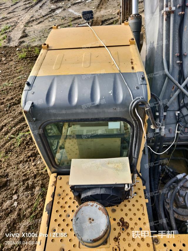 駕駛室頂部（整機外觀）