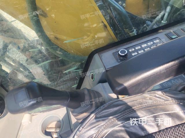 座椅右側(cè)控制臺(tái)/鑰匙門/油門/含右手柄(駕駛室部分) 座椅右側(cè)控制臺(tái)/鑰匙門/油門/含右手柄(駕駛室部分)