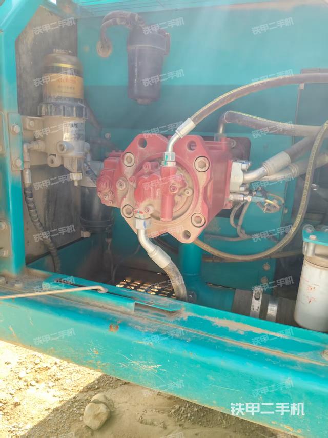 液壓泵艙室正面整體(整機(jī)外觀) 液壓泵艙室正面整體(整機(jī)外觀)