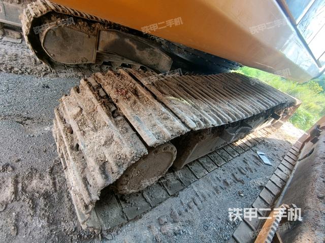 单侧履带整体(整机外观) 单侧履带整体(整机外观)