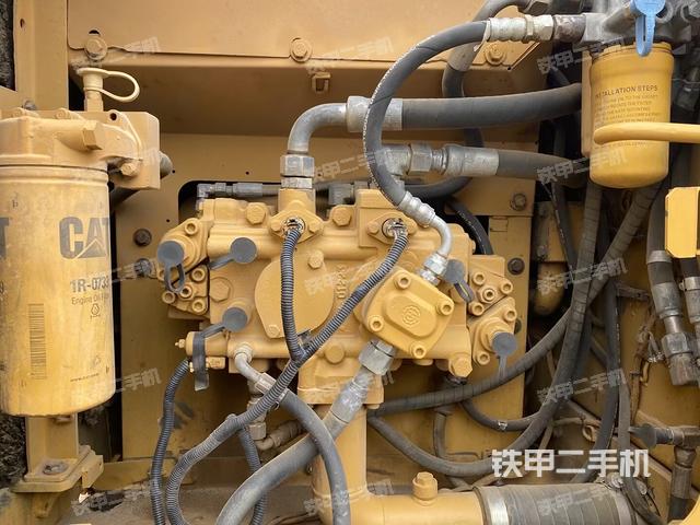 液壓泵艙室正面整體(整機(jī)外觀) 液壓泵艙室正面整體(整機(jī)外觀)