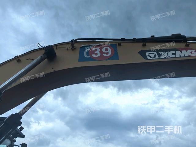 大臂油缸整体 竖拍（工作和回转装置）