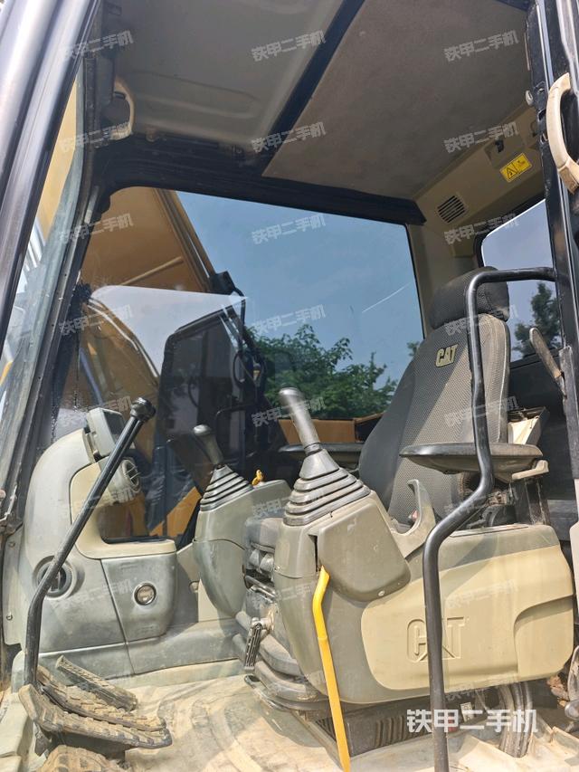 駕駛室整體(整機外觀) 駕駛室整體(整機外觀)