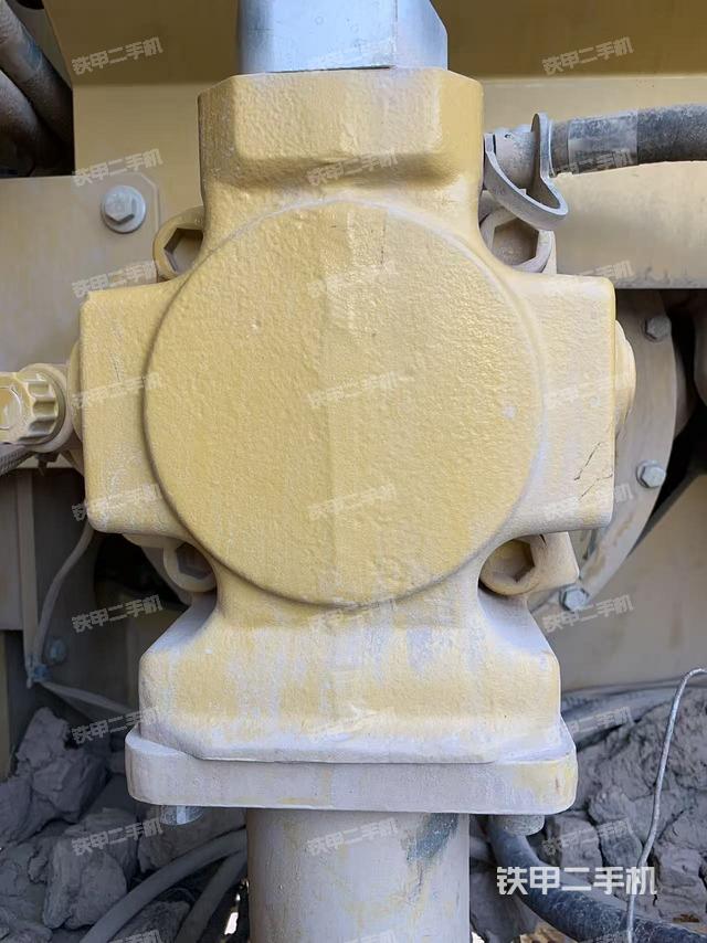 液壓泵艙室正面整體(整機外觀) 液壓泵艙室正面整體(整機外觀)