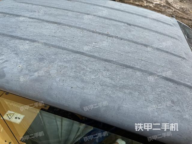 駕駛室頂部(整機(jī)外觀) 駕駛室頂部(整機(jī)外觀)